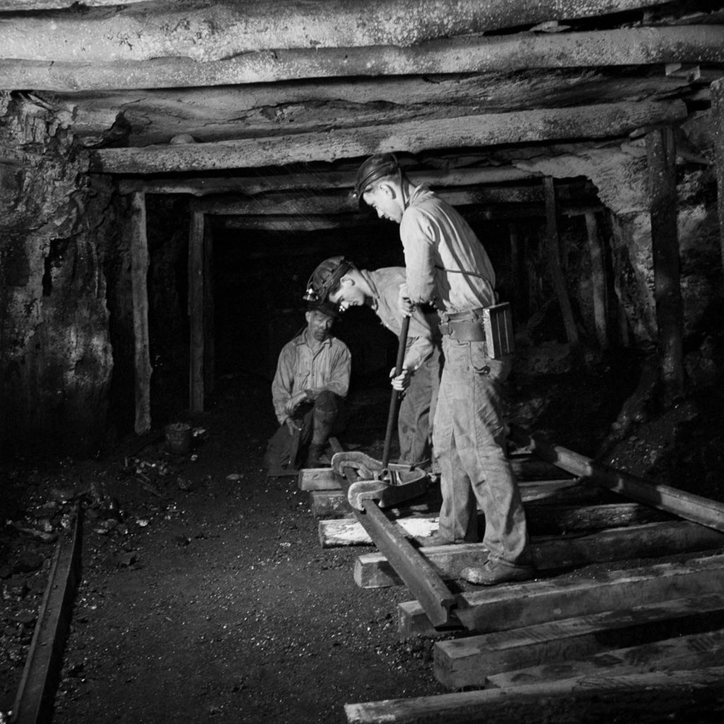A 1942 picture of the Vesta bituminous coal mine no. 4 in Pennsylvania taken by John Collier of the Office of War Information.